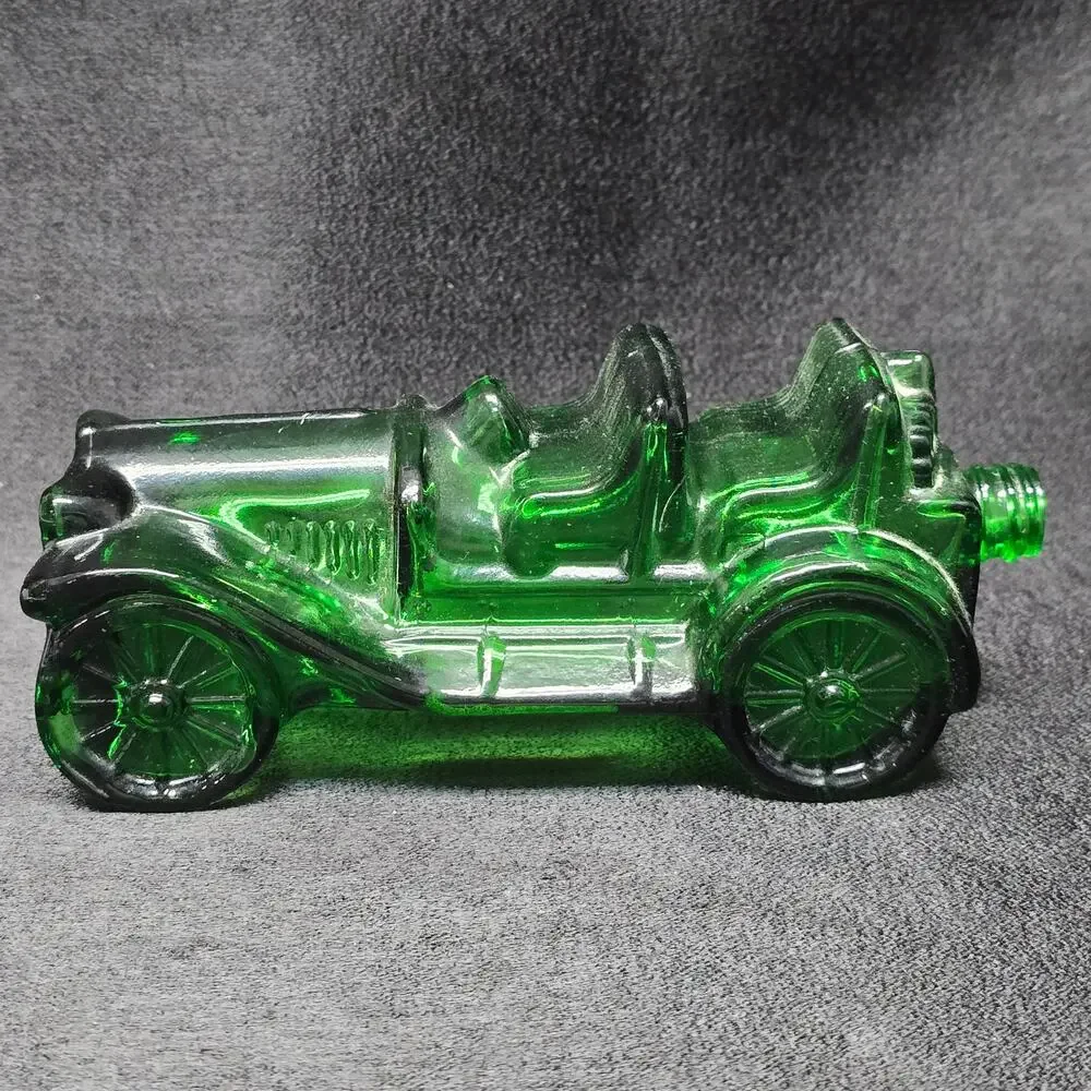 Vintage Avon Station Wagon Tai Winds After Shave Glass Car Decanter
